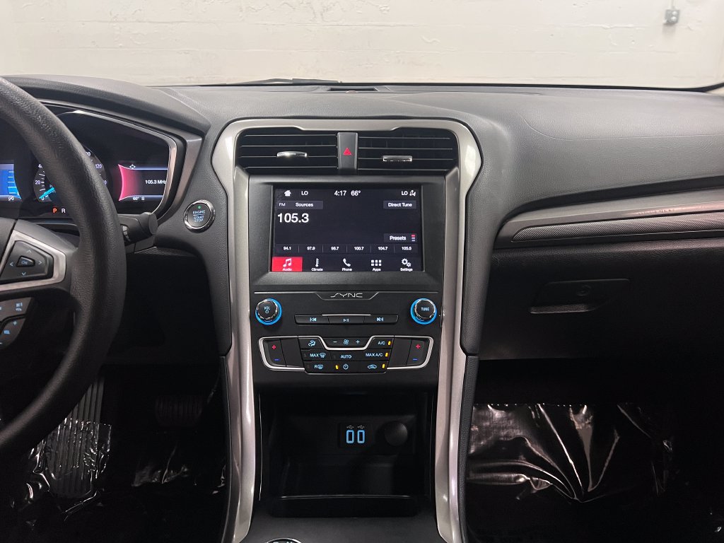 Used 2019 Ford Fusion SE FWD image 19