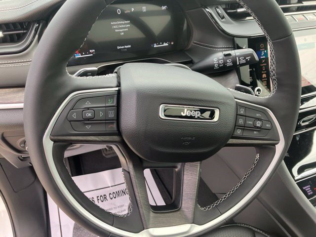 New 2026 Jeep Grand Cherokee Limited w/ Luxury Tech Group II AWD/4WD image 16