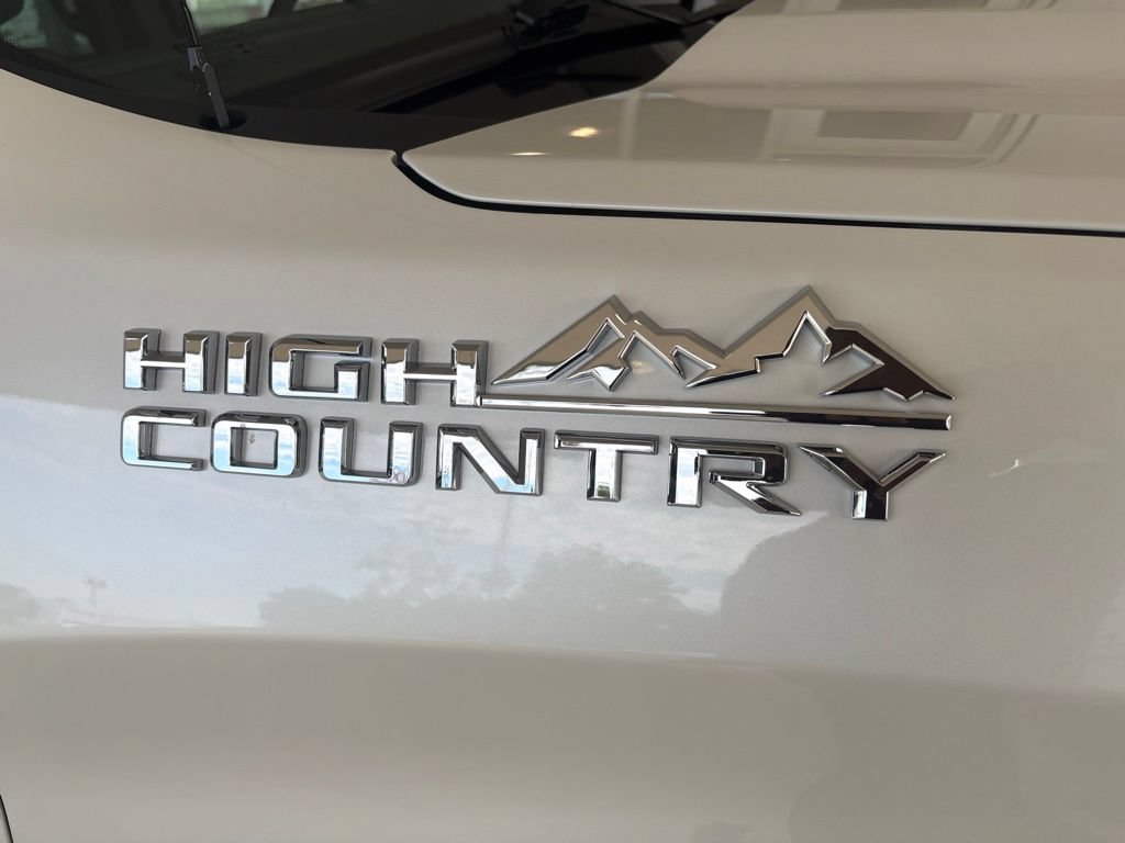 Used 2024 Chevrolet Silverado 1500 High Country w/ High Country Premium Package AWD/4WD image 5