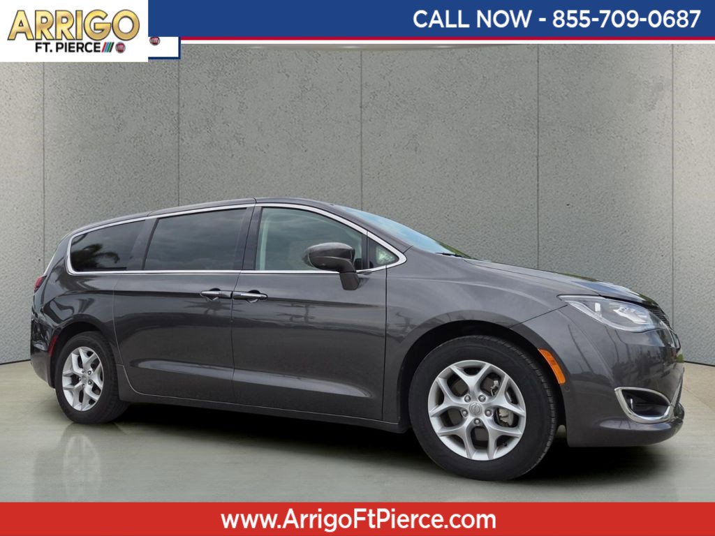 Used 2019 Chrysler Pacifica Touring Plus w/ Advanced Safetytec Group FWD image 1
