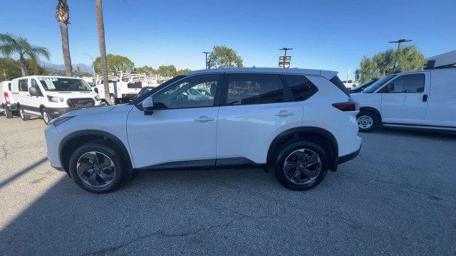 Used 2025 Nissan Rogue SV image 5