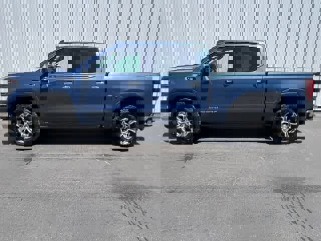 Used 2024 GMC Sierra 1500 SLT image 3