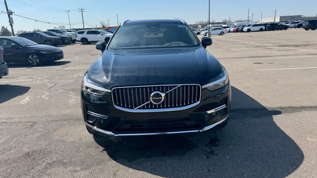 Used 2023 Volvo XC60 B5 Plus w/ Protection Package Premier FWD image 2