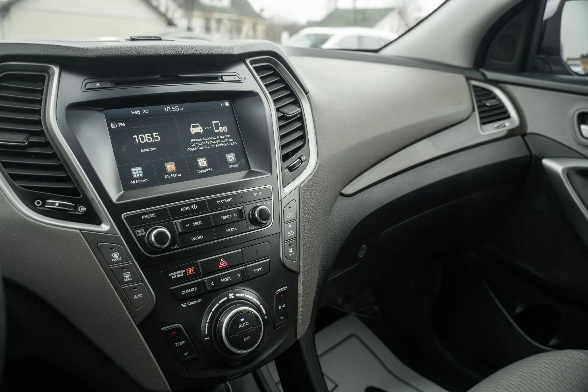 Used 2017 Hyundai Santa Fe SE AWD/4WD image 19