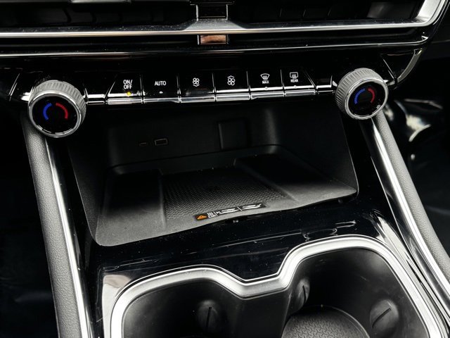 Used 2025 Chevrolet Traverse Z71 w/ Driver Confidence Package image 16