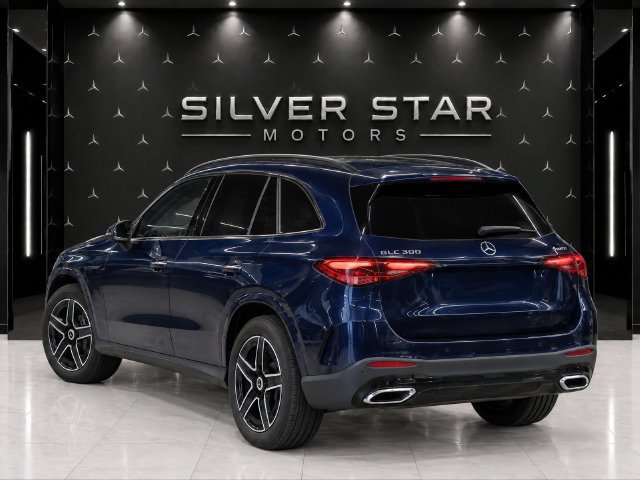 Used 2024 Mercedes-Benz GLC 300 4MATIC image 4