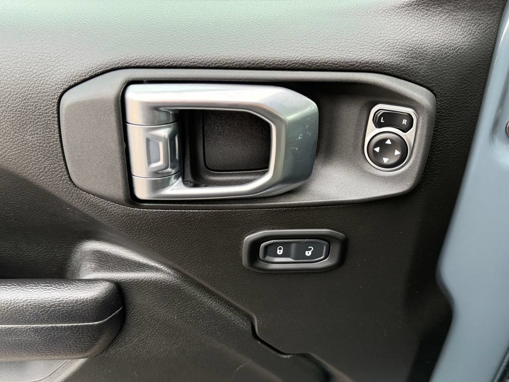 Used 2024 Jeep Wrangler Unlimited AWD/4WD image 11