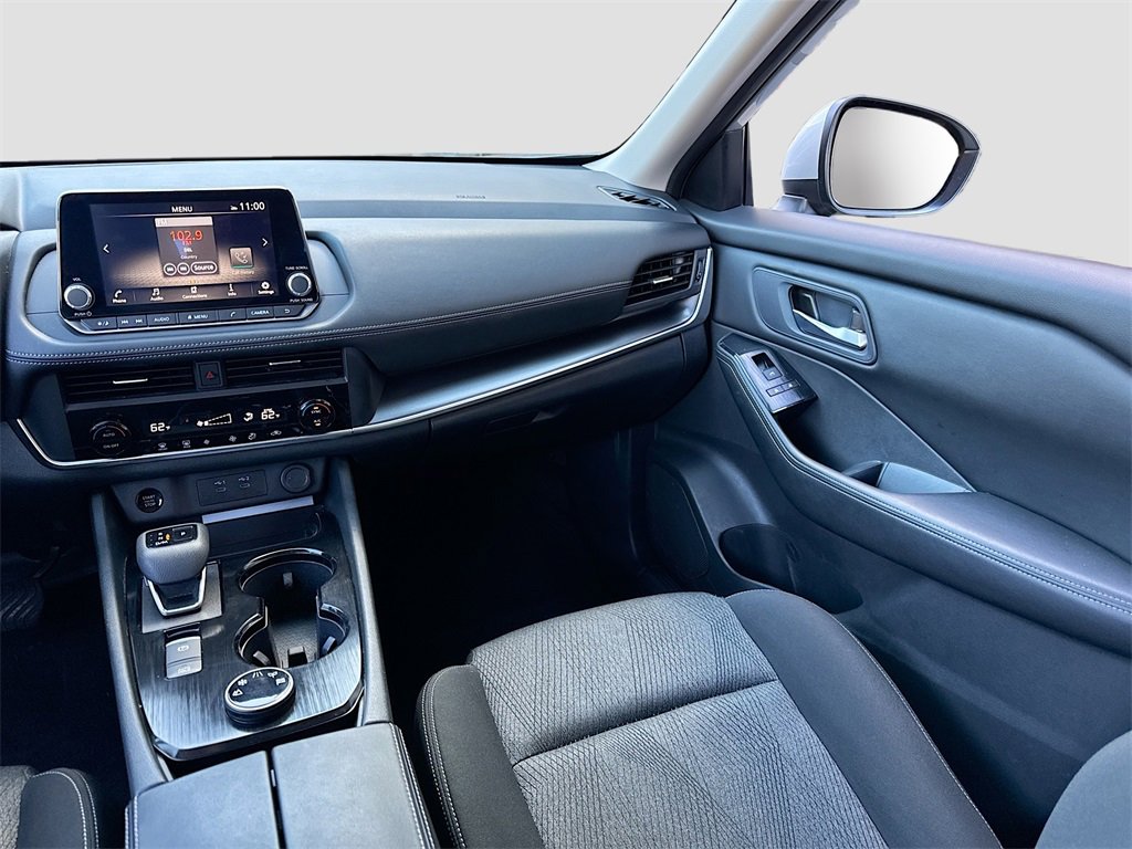 Used 2024 Nissan Rogue SV image 16