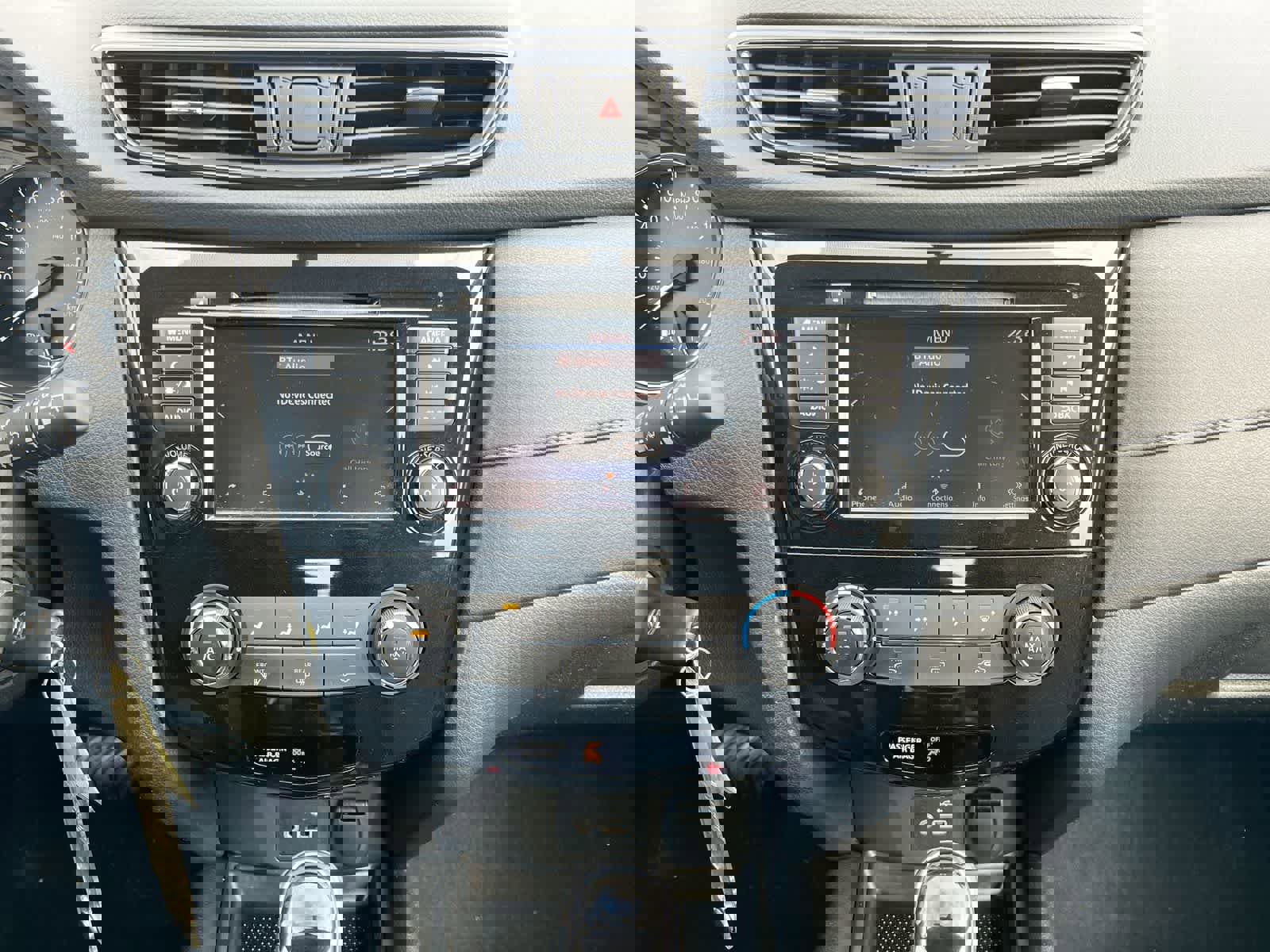 Used 2018 Nissan Rogue S image 27