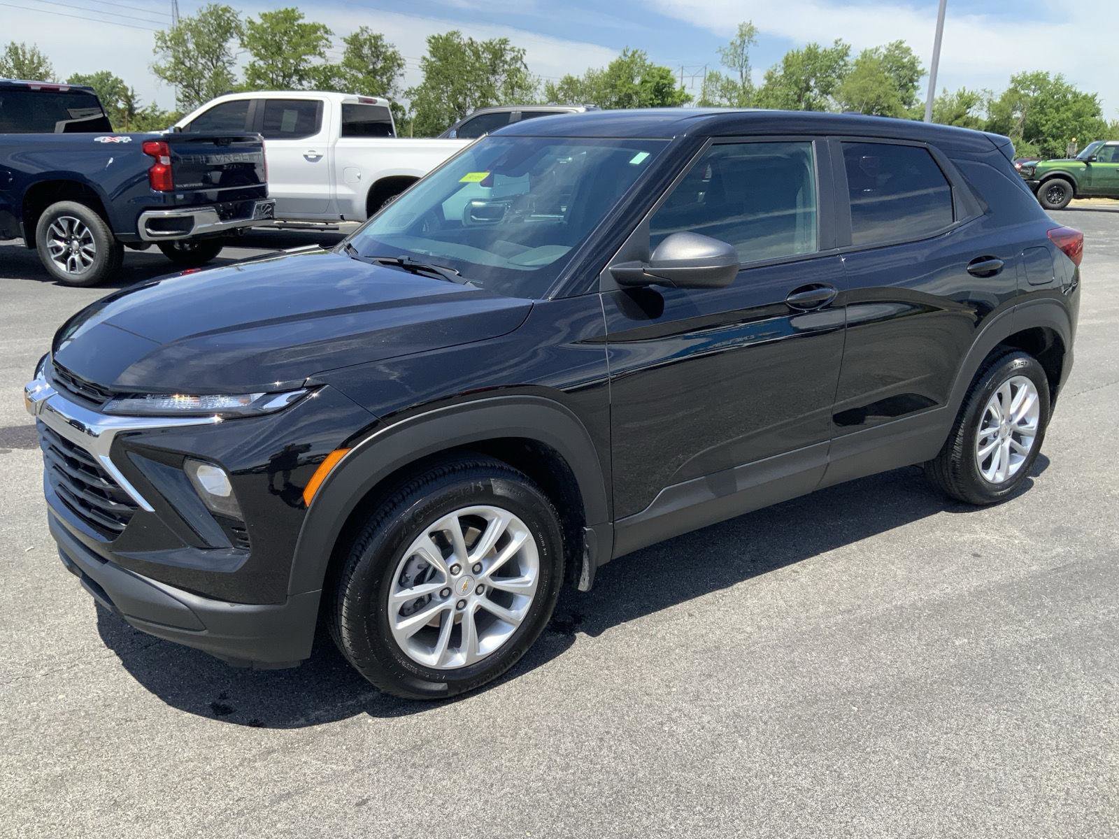 Used 2024 Chevrolet TrailBlazer LS w/ LS Convenience Package FWD image 4