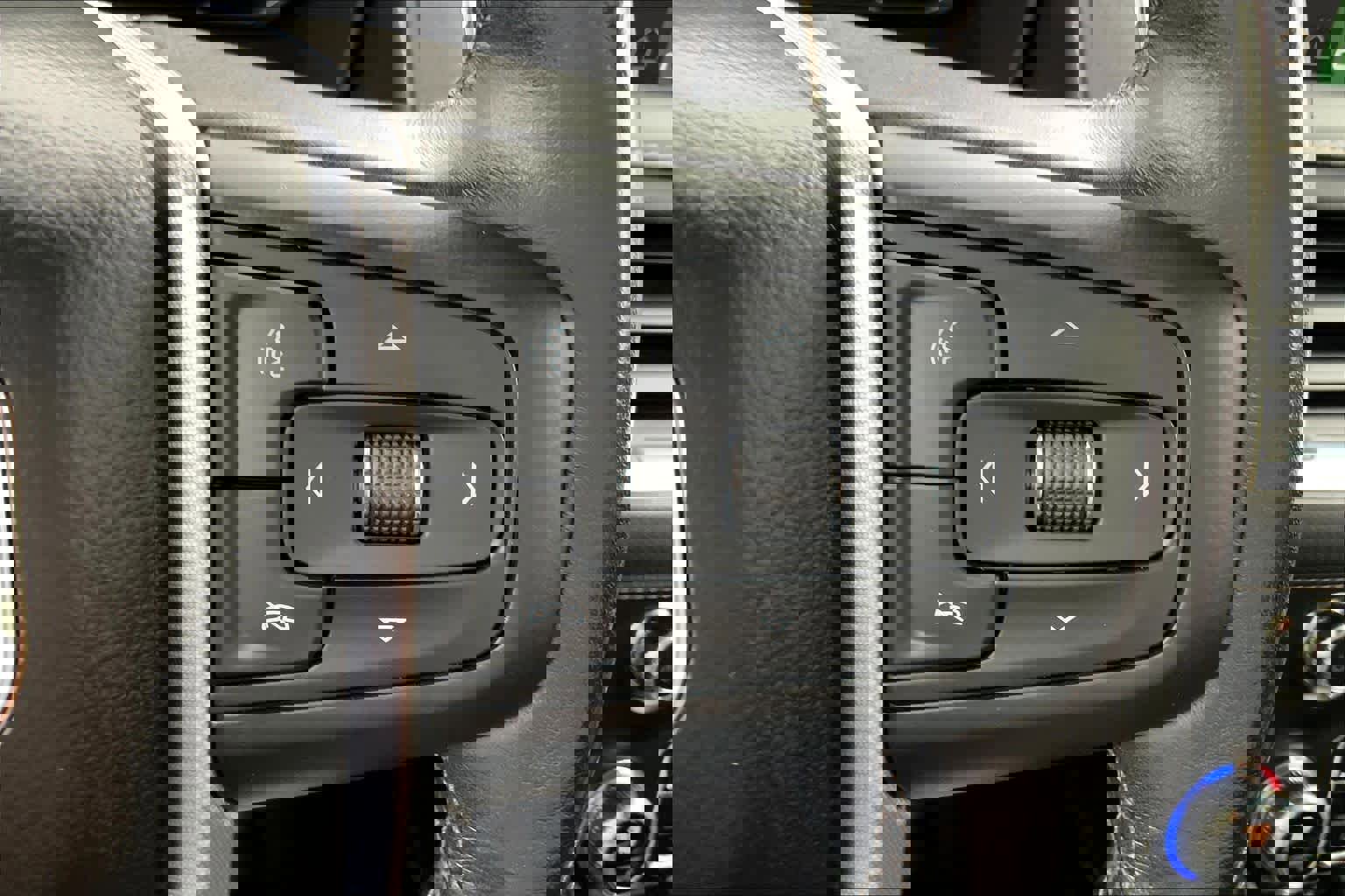 Used 2022 GMC Yukon SLT w/ SLT Luxury Package image 24