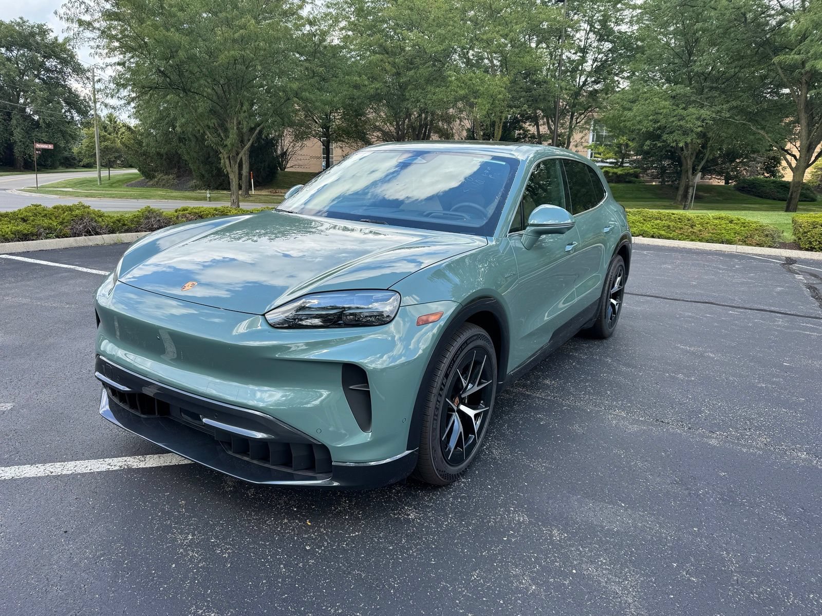 New 2026 Porsche Cayenne Electric AWD/4WD image 1