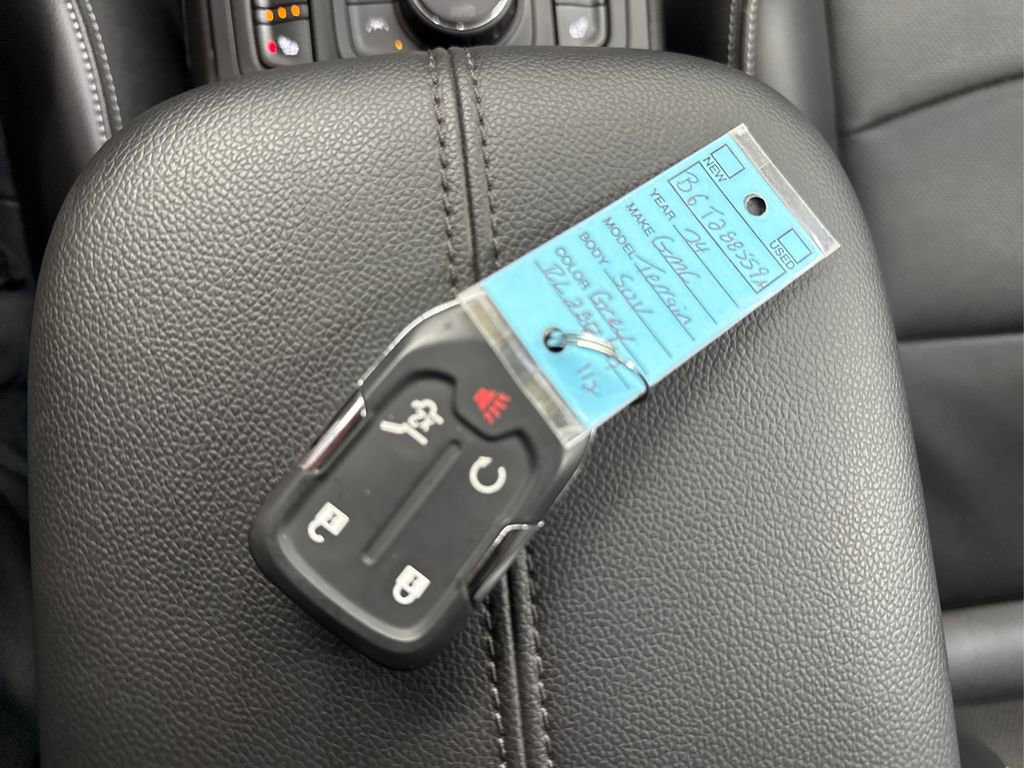 Used 2024 GMC Terrain SLT image 40