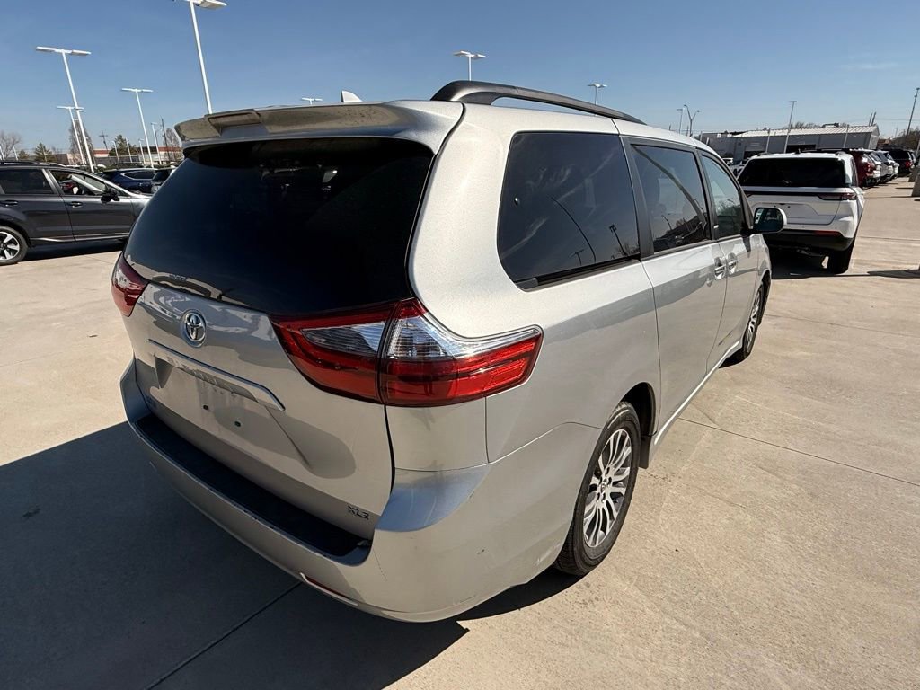 Used 2020 Toyota Sienna XLE image 5