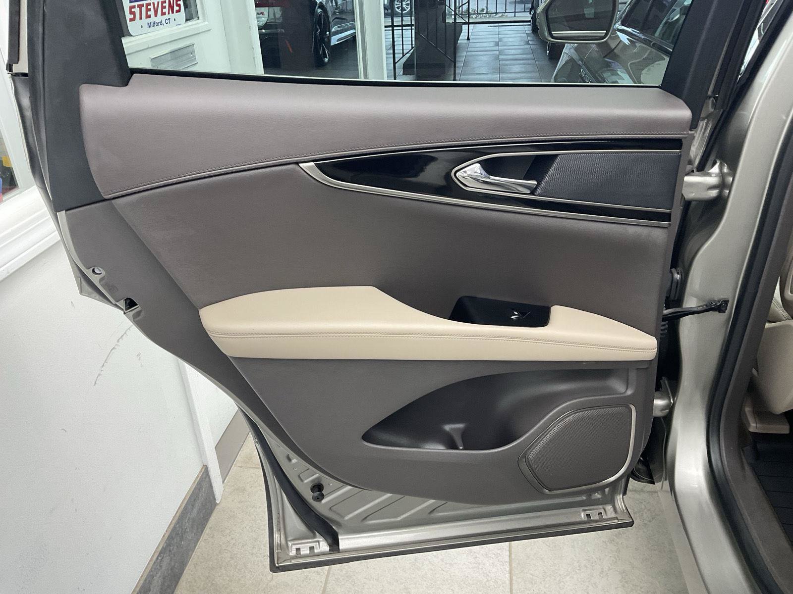 Used 2023 Lincoln Nautilus AWD w/ Premium Package image 11