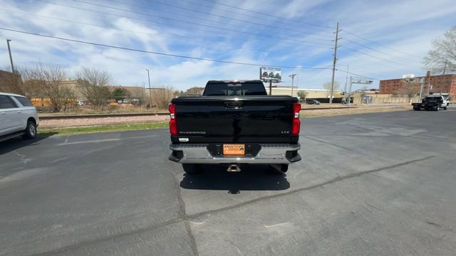 Used 2022 Chevrolet Silverado 2500 LTZ w/ LTZ Premium Package AWD/4WD image 7