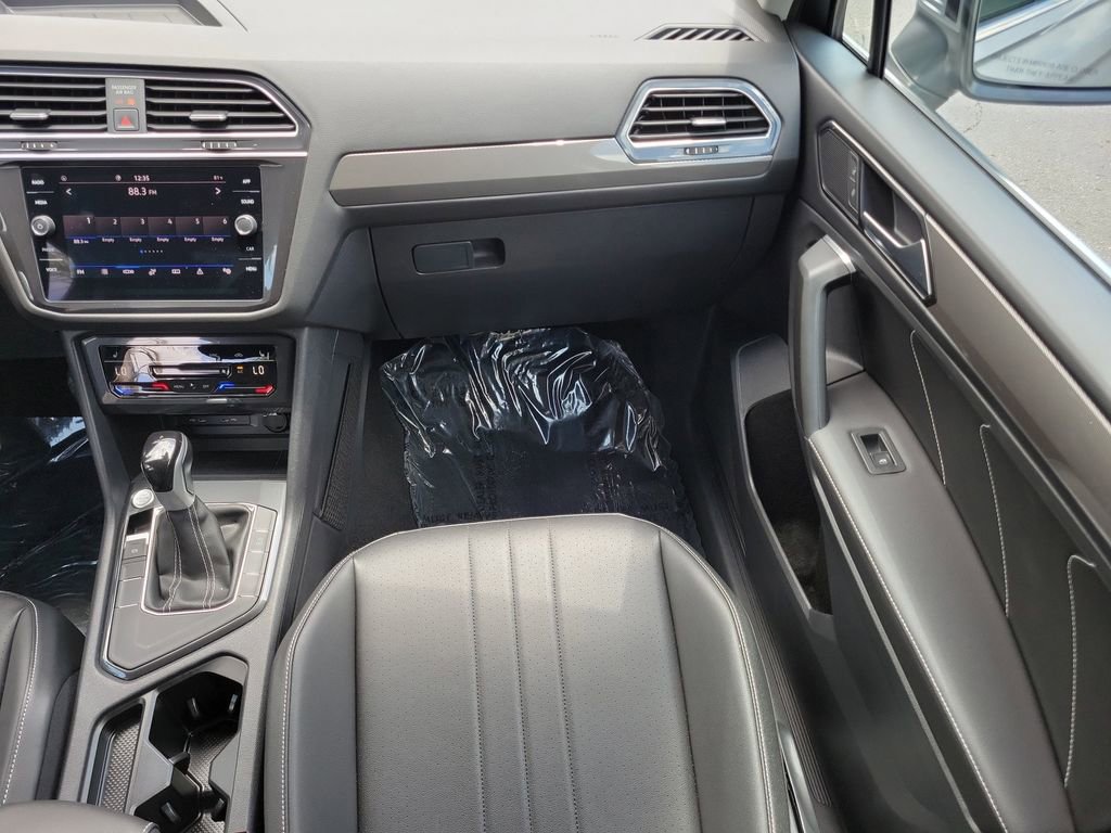 Used 2023 Volkswagen Tiguan SE FWD image 13