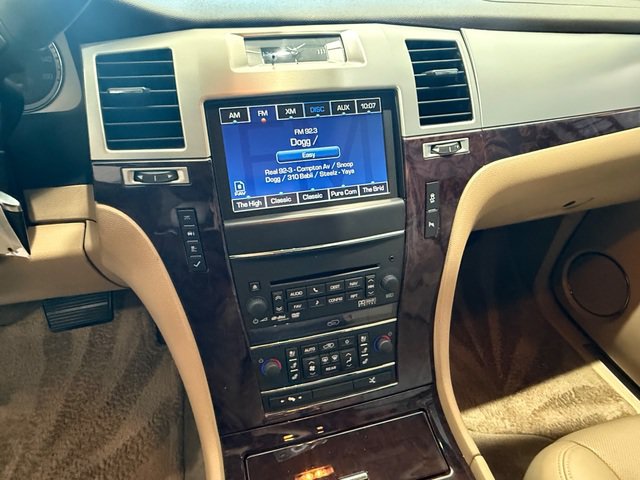 Used 2013 Cadillac Escalade Premium RWD image 16
