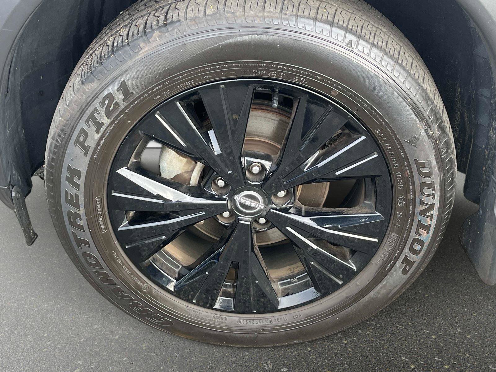 Used 2023 Nissan Rogue SV w/ SV Premium B Package image 9