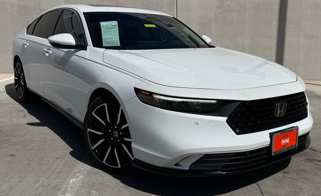 Used 2023 Honda Accord Touring image 1