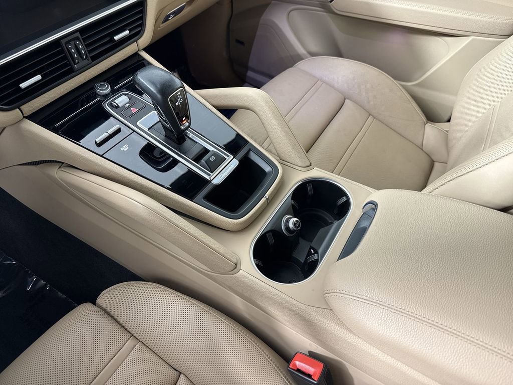 Certified 2023 Porsche Cayenne Platinum Edition image 32