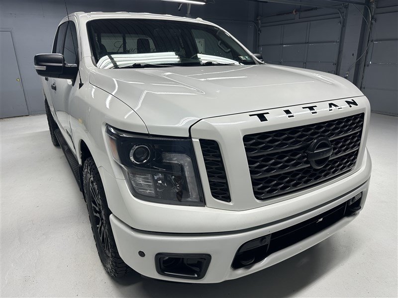 Used 2018 Nissan Titan SV w/ SV Convenience Package AWD/4WD image 9