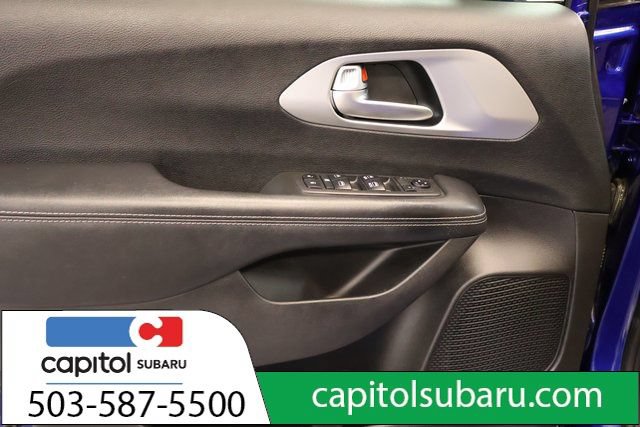 Used 2019 Chrysler Pacifica Touring Plus w/ S Appearance Package FWD image 11