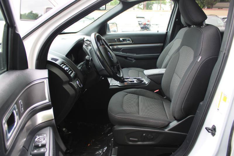 Used 2019 Ford Explorer XLT w/ Equipment Group 201A FWD image 11