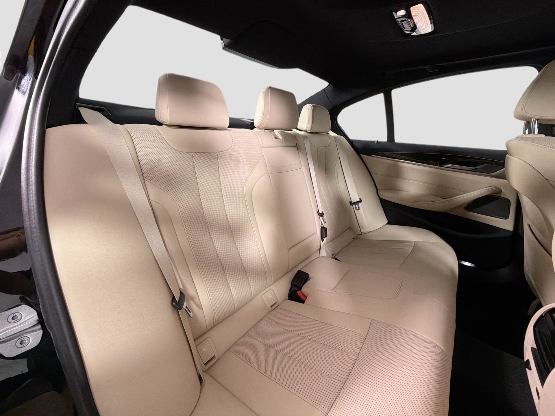 Certified 2023 BMW 530i w/ M Sport Package image 28