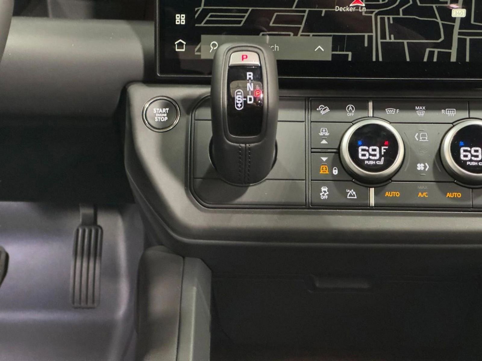 New 2026 Land Rover Defender 130 X-Dynamic SE image 17