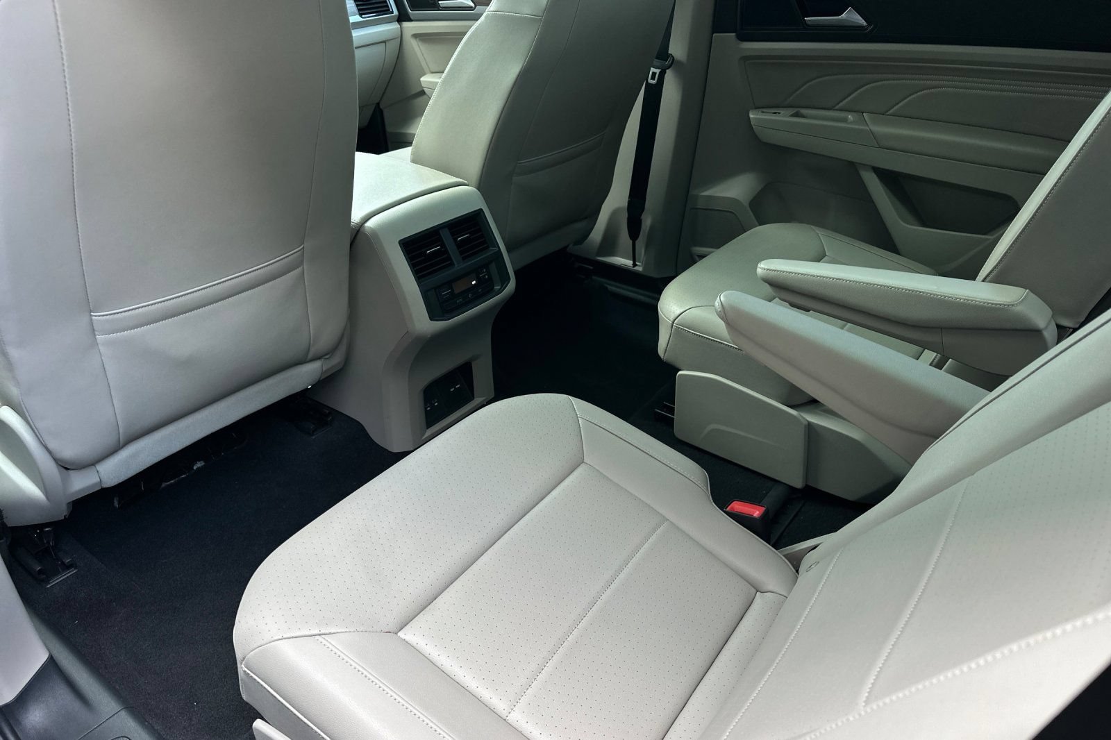 Used 2023 Volkswagen Atlas SEL AWD/4WD image 12