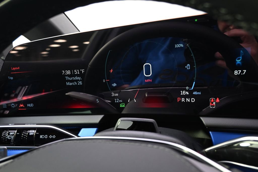 New 2026 Cadillac Optiq V image 27