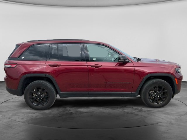 Used 2024 Jeep Grand Cherokee Altitude AWD/4WD image 10