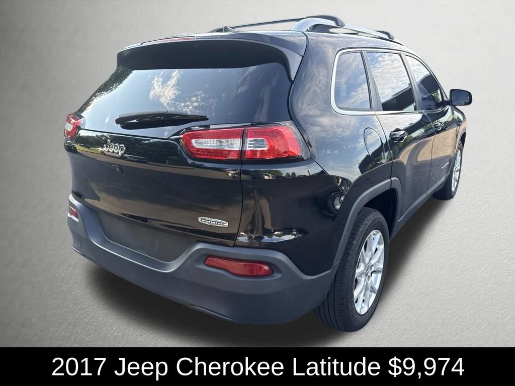 Used 2017 Jeep Cherokee Latitude FWD image 3
