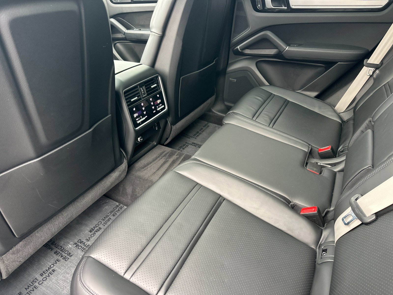 Used 2023 Porsche Cayenne Platinum Edition image 13