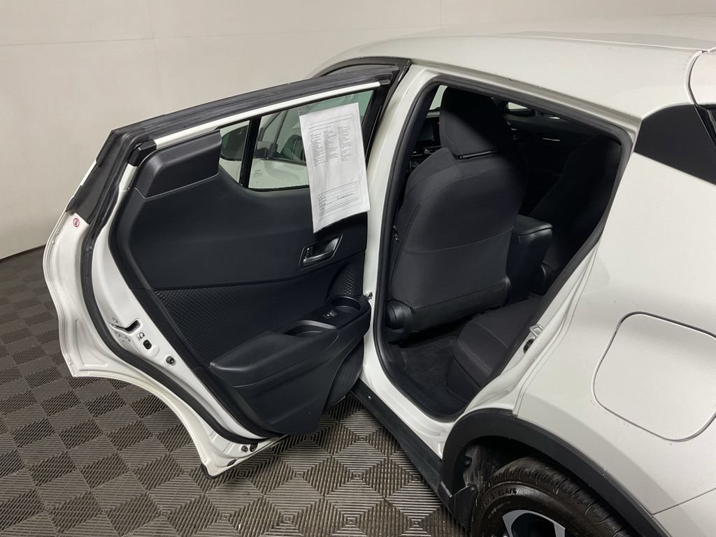 Used 2018 Toyota C-HR XLE FWD image 31