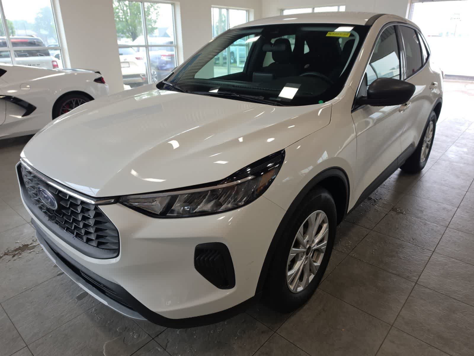 Used 2023 Ford Escape Active AWD/4WD image 2