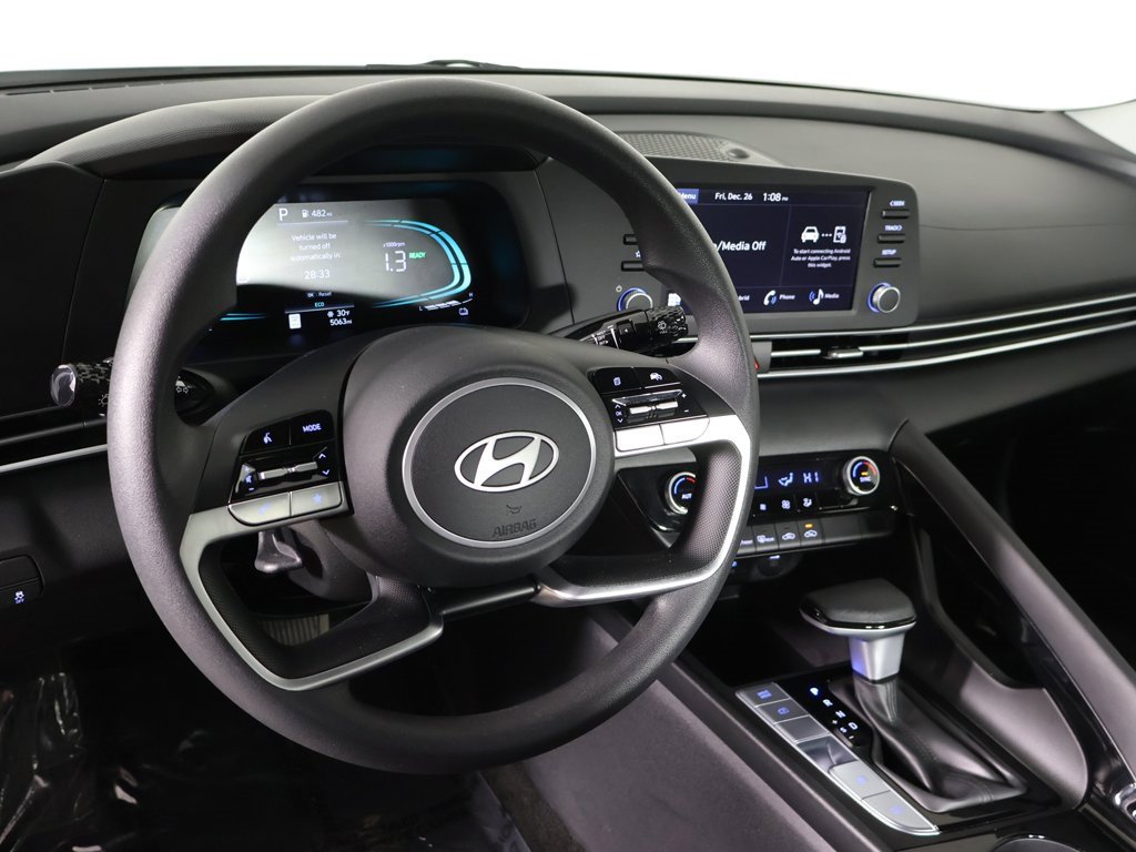 Used 2025 Hyundai Elantra Blue image 23