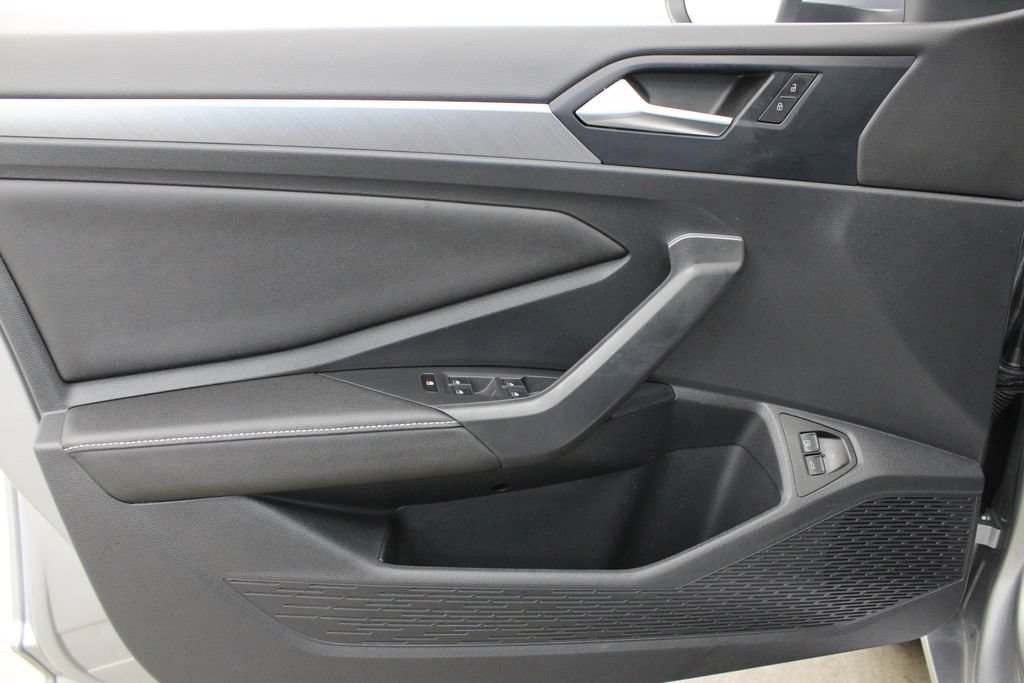 Used 2024 Volkswagen Jetta SE FWD image 17