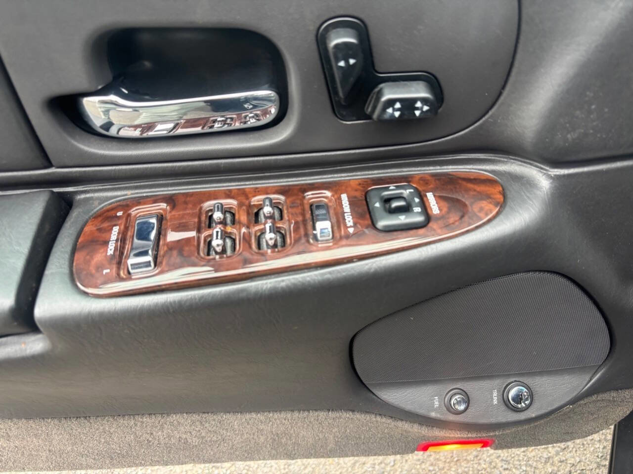 Used 2000 Lincoln Town Car Executive image 15