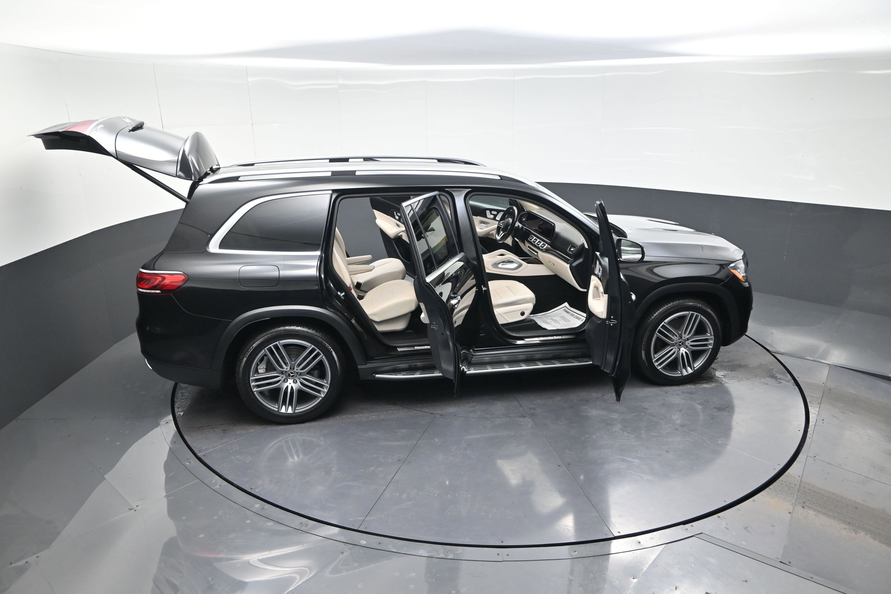 Used 2021 Mercedes-Benz GLS 450 4MATIC image 14