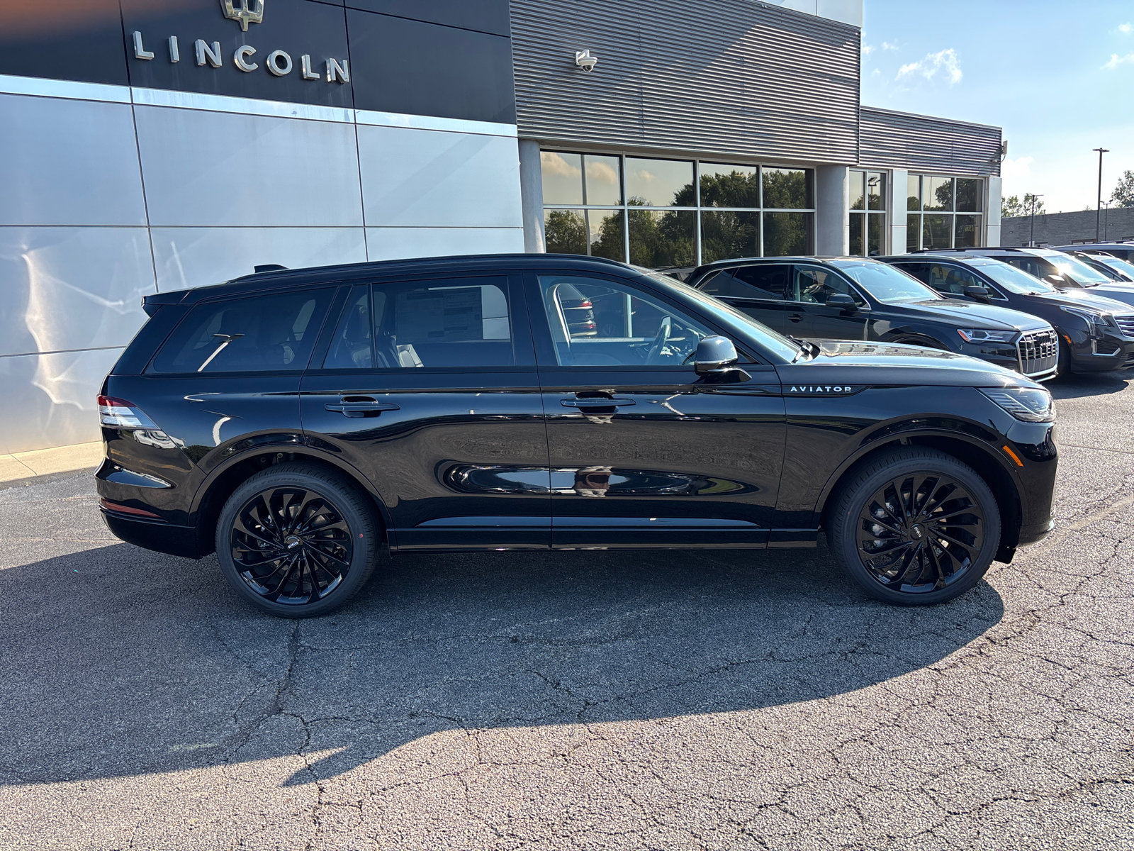 New 2026 Lincoln Aviator Reserve w/ Jet Appearance Package AWD/4WD image 8