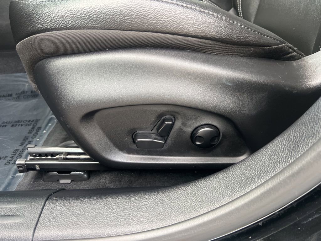 Used 2025 Jeep Compass Limited image 21