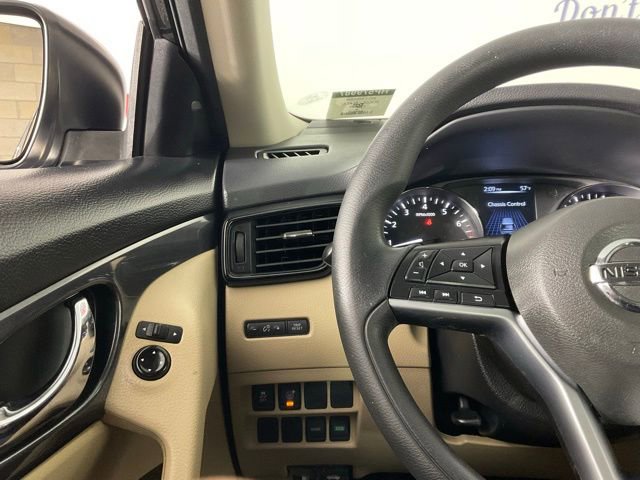 Used 2017 Nissan Rogue S w/ Appearance Package image 24