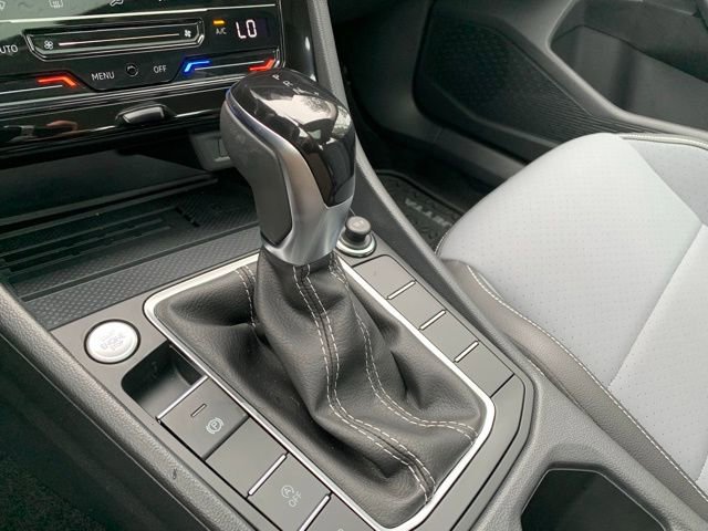 Used 2025 Volkswagen Jetta SE w/ Sunroof Package image 20