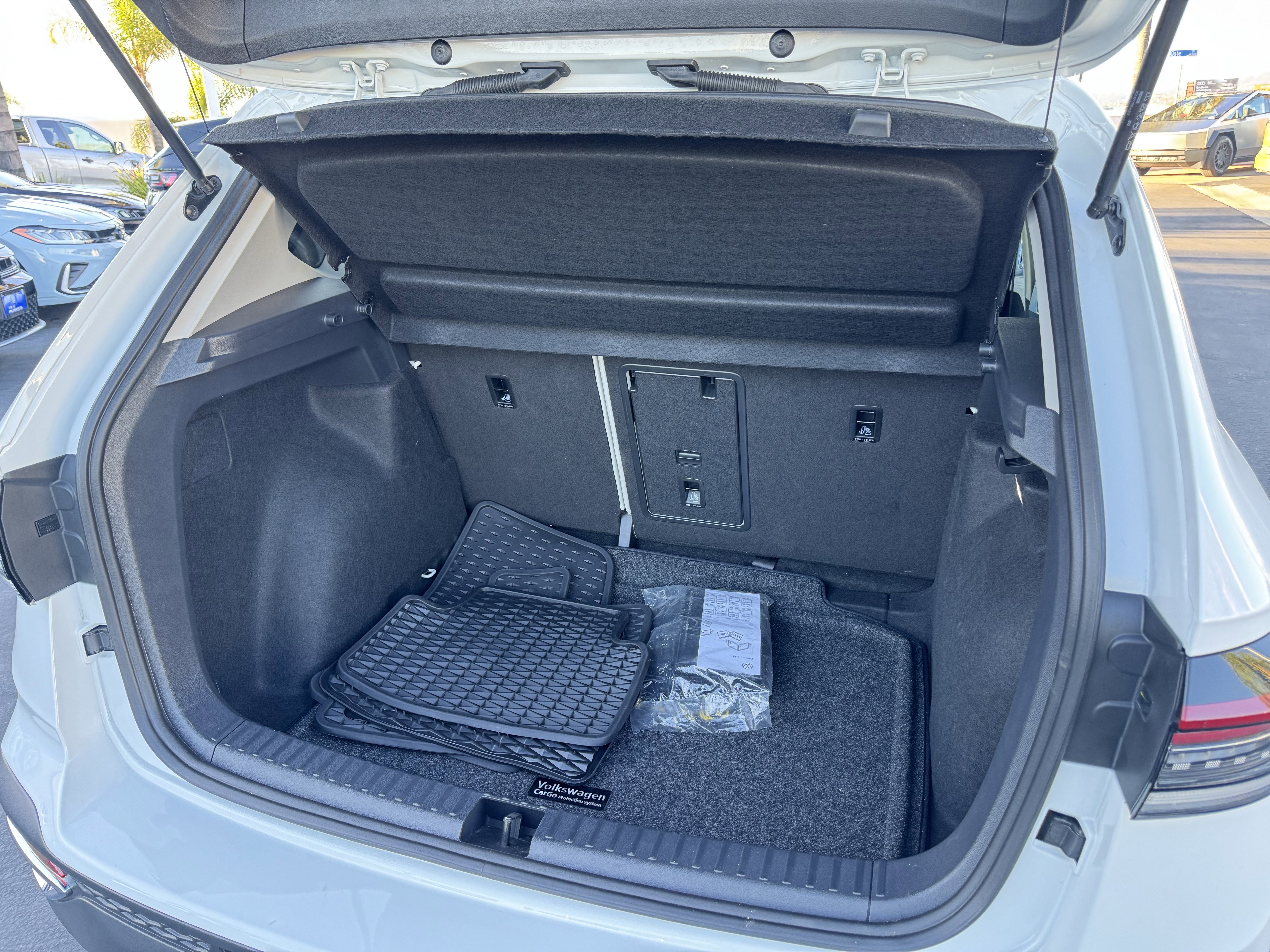 Used 2025 Volkswagen Taos SE image 38