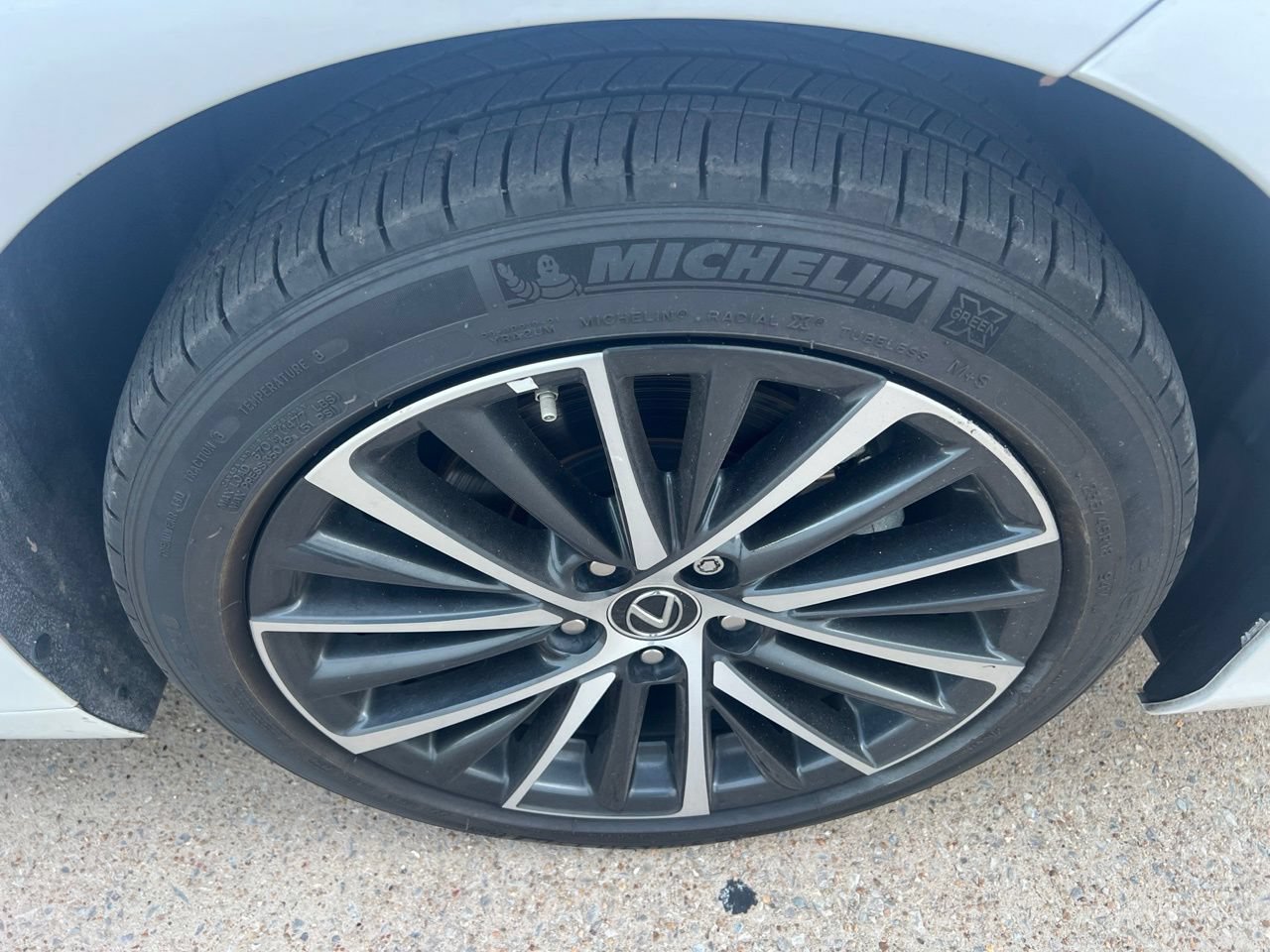 Used 2024 Lexus ES 300h w/ Premium Package FWD image 18
