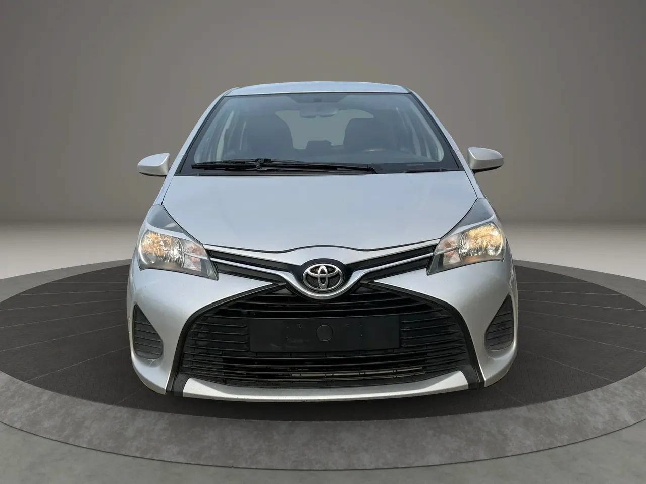 Used 2016 Toyota Yaris L FWD image 2
