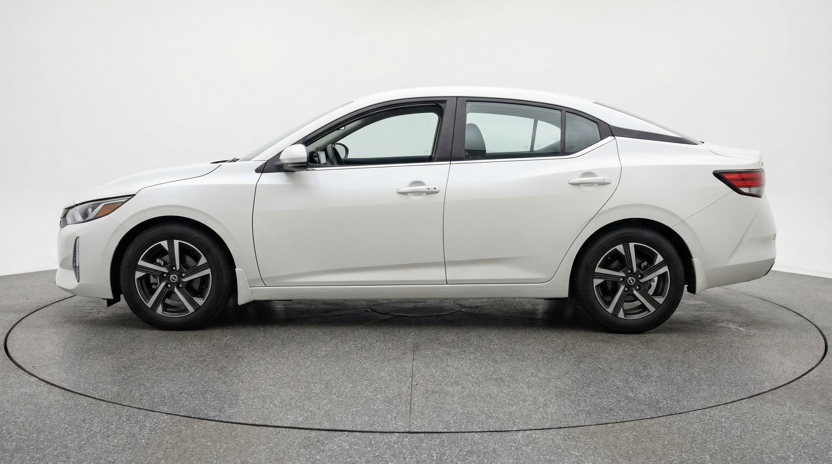 Used 2025 Nissan Sentra SV FWD image 5