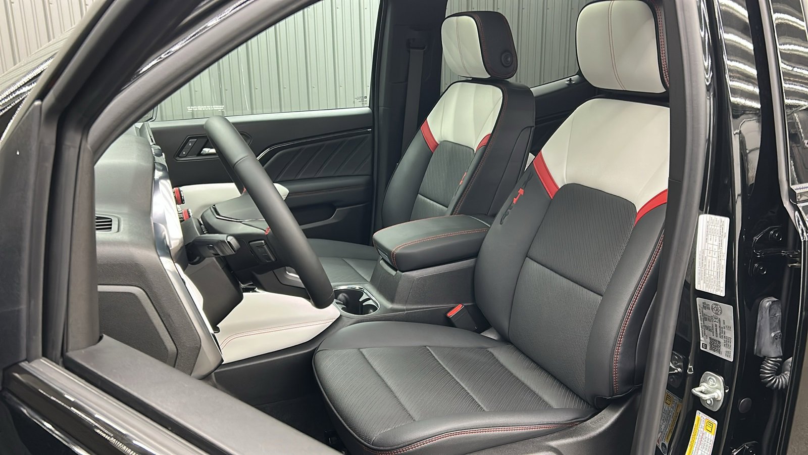 Used 2024 GMC Canyon AT4X image 30